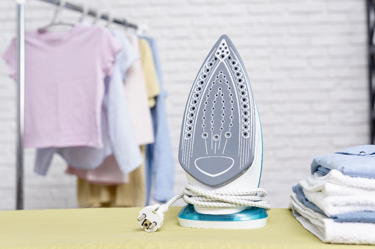 How to remove limescale from a steam iron?