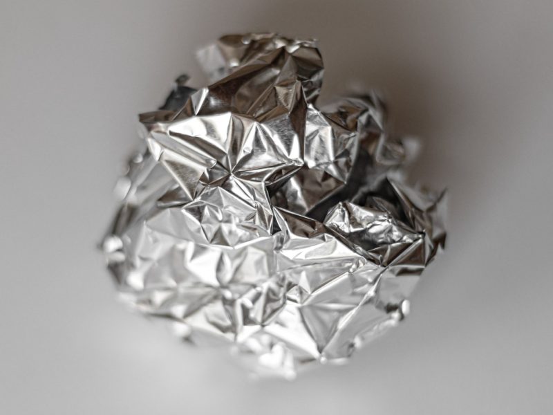3 uses for aluminum foil when cleaning