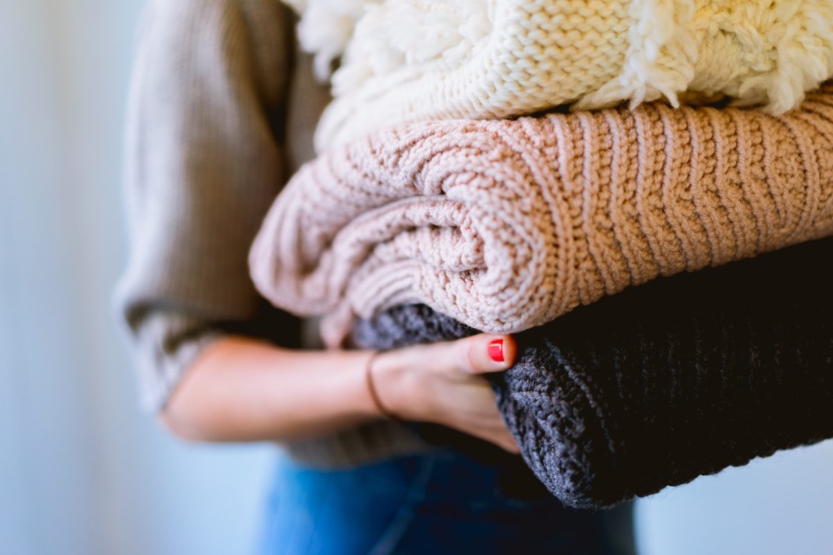 How to store sweaters so as not to damage them?